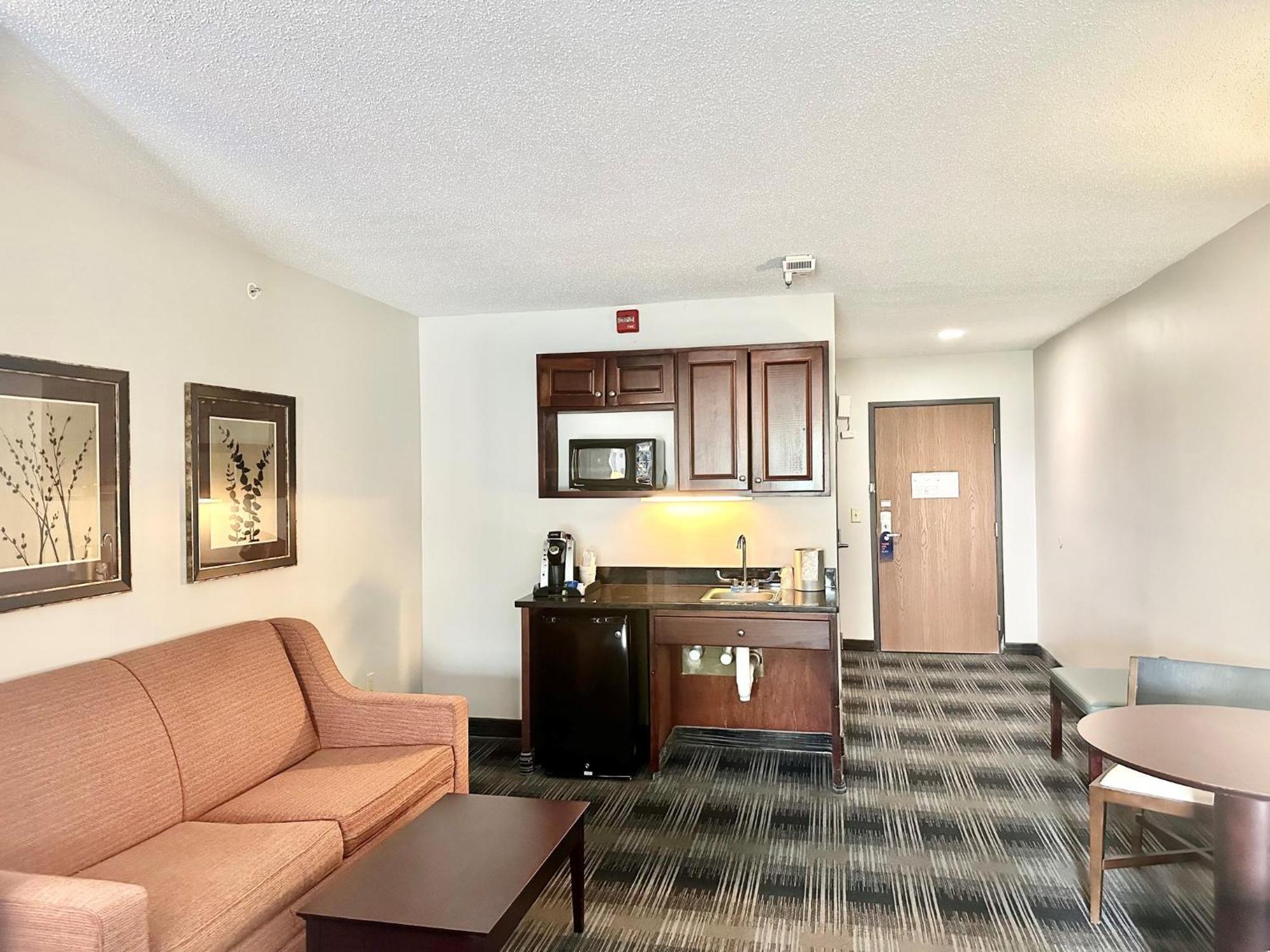 Holiday Inn Express And Suites Meriden By Ihg Экстерьер фото