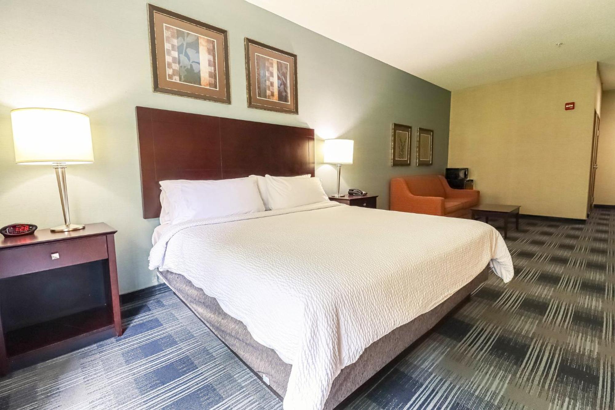 Holiday Inn Express And Suites Meriden By Ihg Экстерьер фото
